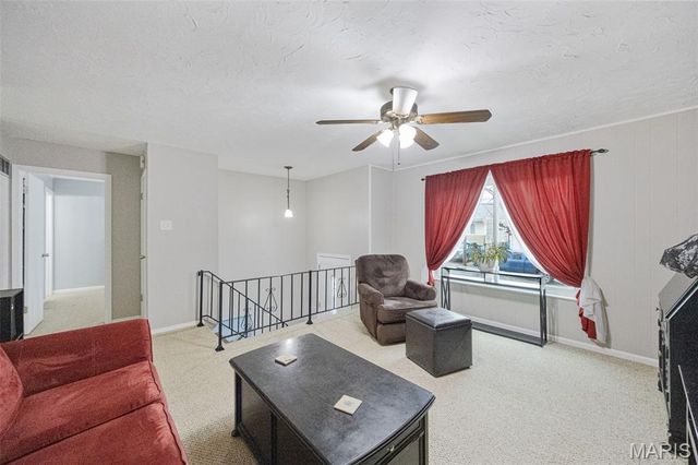 9946 Brook Avenue, St Louis, MO 63125