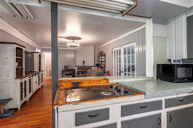 9103 Lazy Lane, Hitchcock, TX 77563