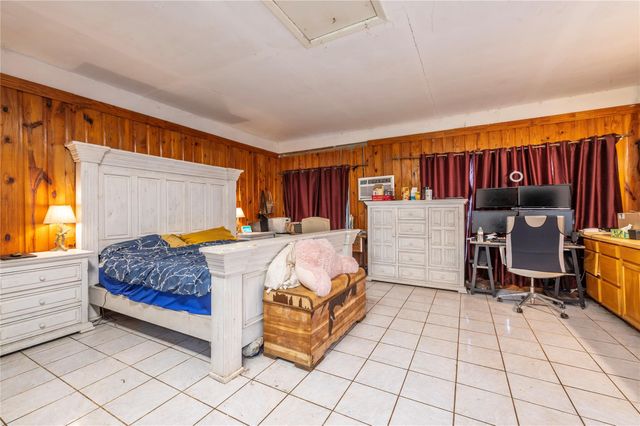 9103 Lazy Lane, Hitchcock, TX 77563