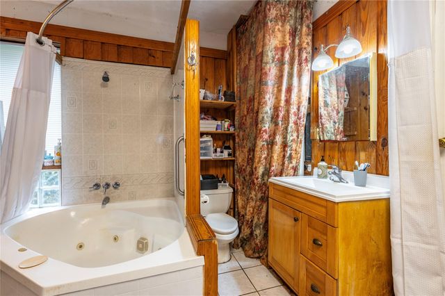 9103 Lazy Lane, Hitchcock, TX 77563