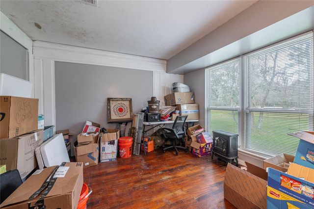 9103 Lazy Lane, Hitchcock, TX 77563