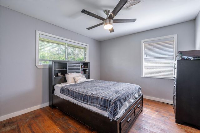 9103 Lazy Lane, Hitchcock, TX 77563