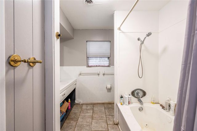 9103 Lazy Lane, Hitchcock, TX 77563