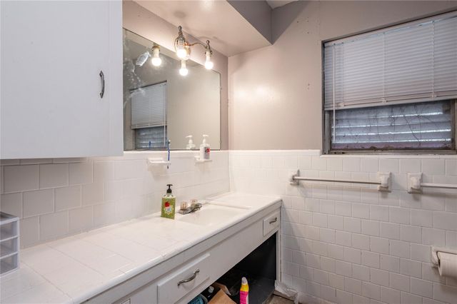 9103 Lazy Lane, Hitchcock, TX 77563