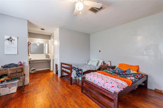 9103 Lazy Lane, Hitchcock, TX 77563