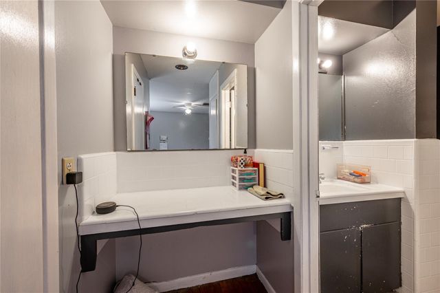 9103 Lazy Lane, Hitchcock, TX 77563