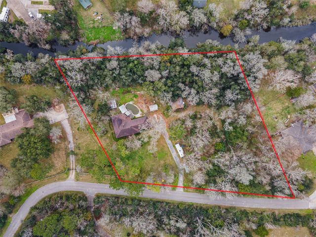 9103 Lazy Lane, Hitchcock, TX 77563