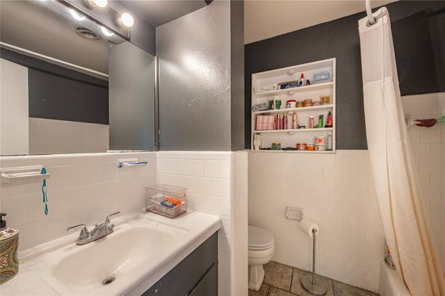 9103 Lazy Lane, Hitchcock, TX 77563