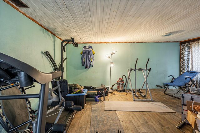 9103 Lazy Lane, Hitchcock, TX 77563