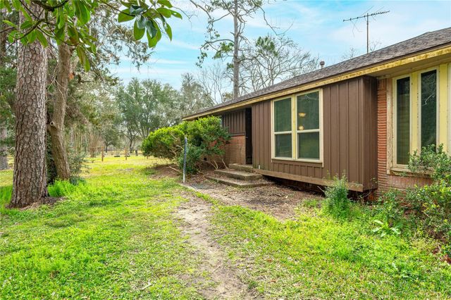 9103 Lazy Lane, Hitchcock, TX 77563