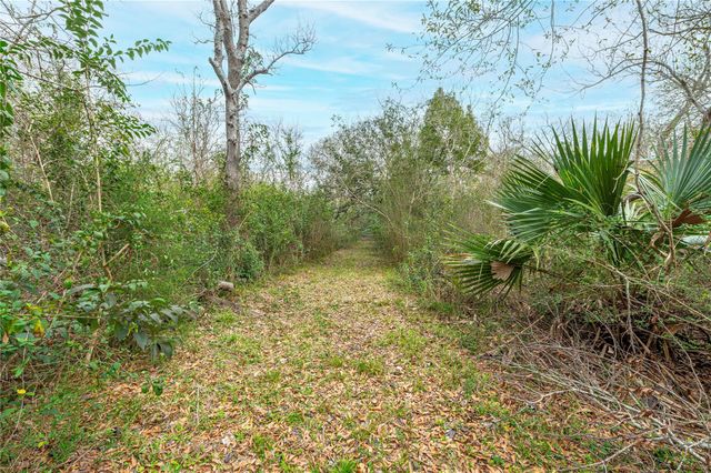 9103 Lazy Lane, Hitchcock, TX 77563