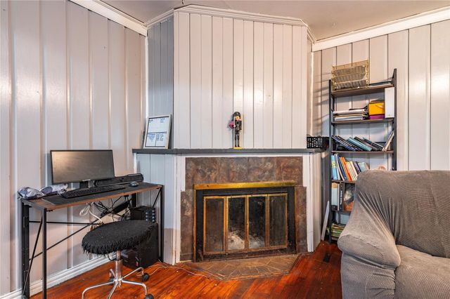 9103 Lazy Lane, Hitchcock, TX 77563