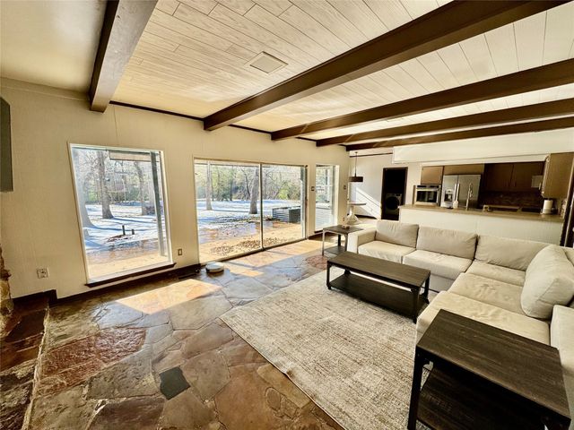 2000 Mill Creek Drive, Arlington, TX 76010