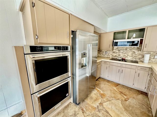 2000 Mill Creek Drive, Arlington, TX 76010