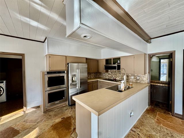 2000 Mill Creek Drive, Arlington, TX 76010