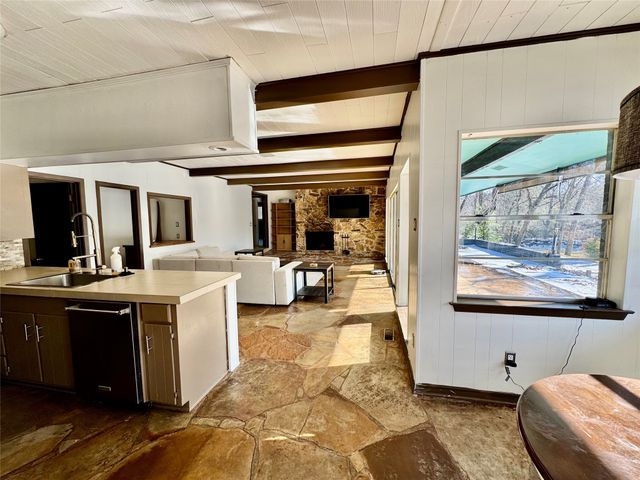 2000 Mill Creek Drive, Arlington, TX 76010