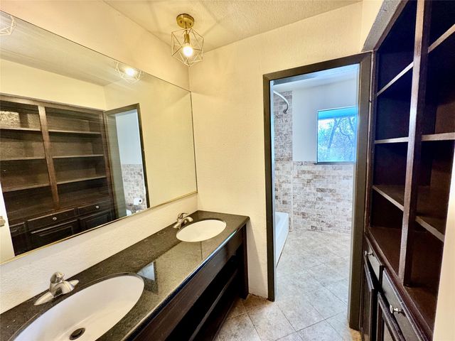 2000 Mill Creek Drive, Arlington, TX 76010