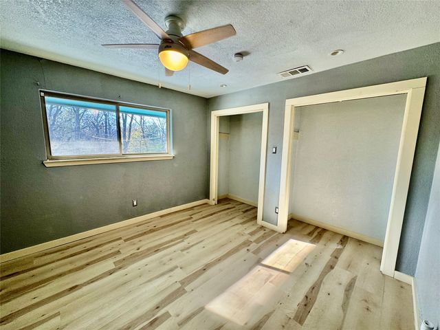 2000 Mill Creek Drive, Arlington, TX 76010