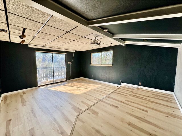 2000 Mill Creek Drive, Arlington, TX 76010