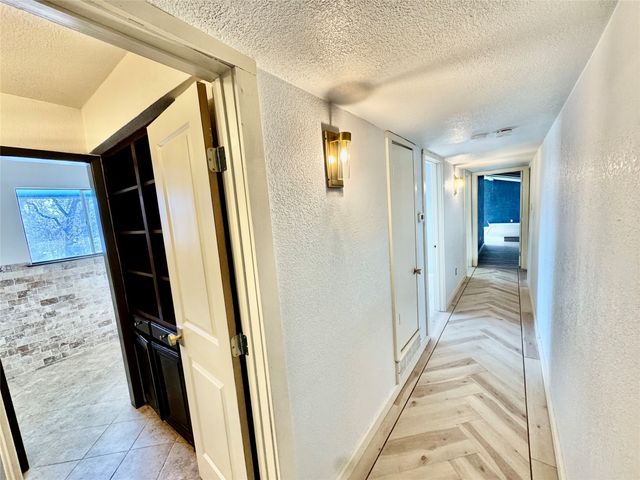 2000 Mill Creek Drive, Arlington, TX 76010