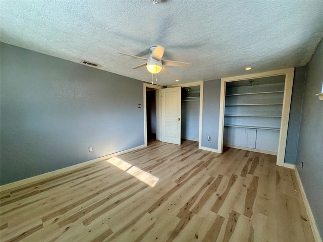 2000 Mill Creek Drive, Arlington, TX 76010