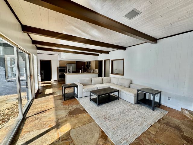 2000 Mill Creek Drive, Arlington, TX 76010