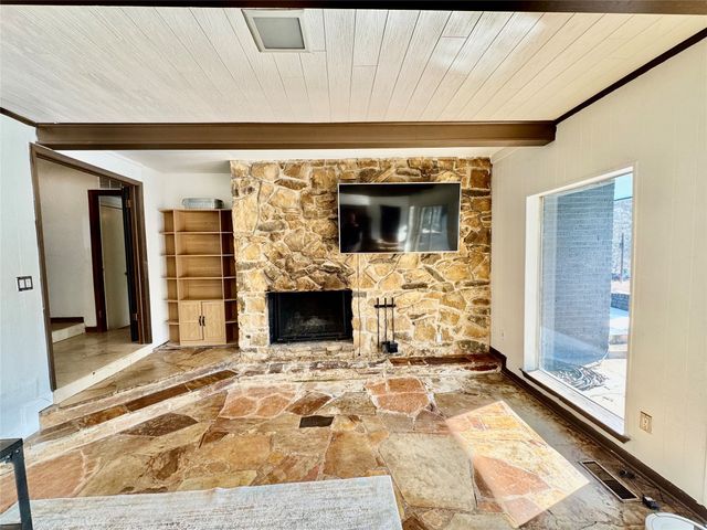 2000 Mill Creek Drive, Arlington, TX 76010