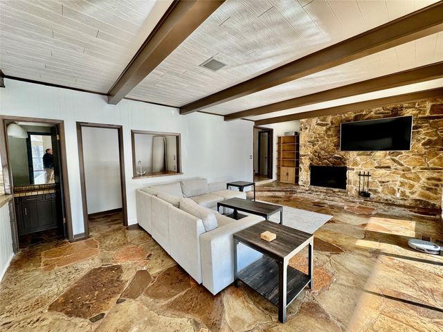 2000 Mill Creek Drive, Arlington, TX 76010