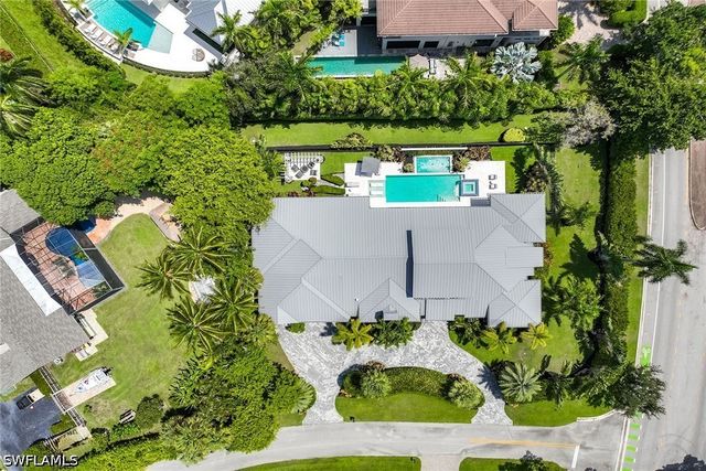 1300 Nautilus RD, Naples, FL 34102