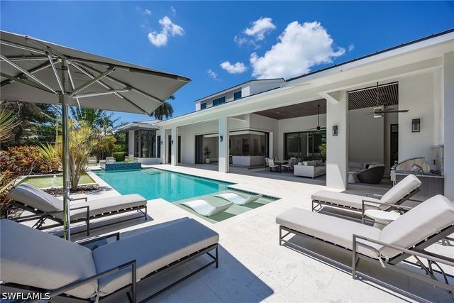 1300 Nautilus RD, Naples, FL 34102