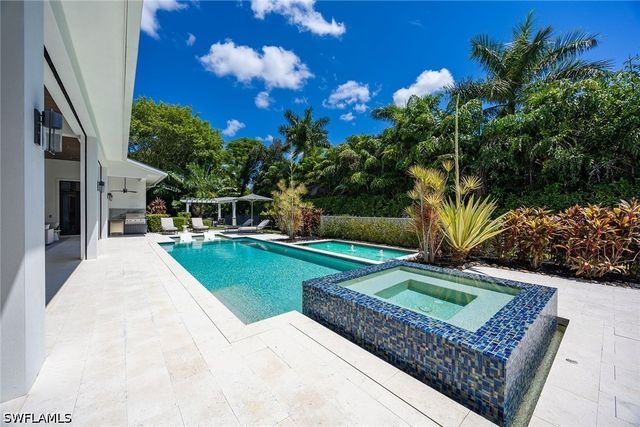 1300 Nautilus RD, Naples, FL 34102