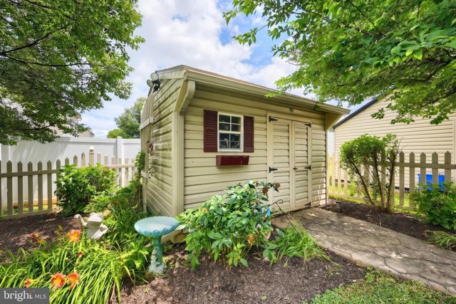 18 FERNDALE RD, Seven Valleys, PA 17360