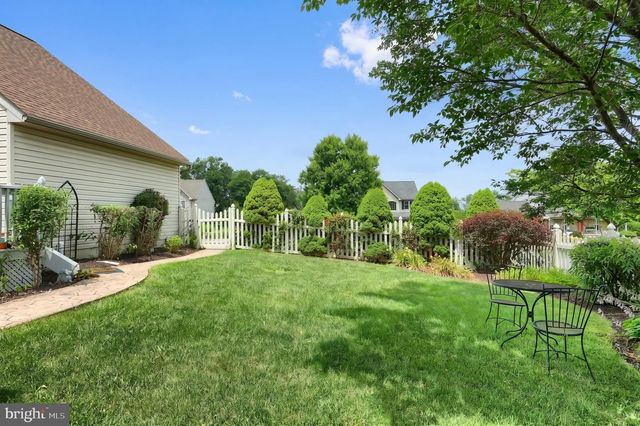 18 FERNDALE RD, Seven Valleys, PA 17360