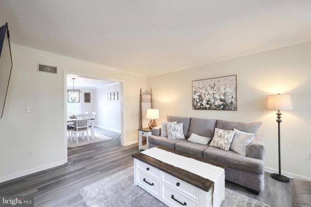 18 FERNDALE RD, Seven Valleys, PA 17360