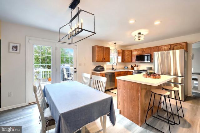 18 FERNDALE RD, Seven Valleys, PA 17360