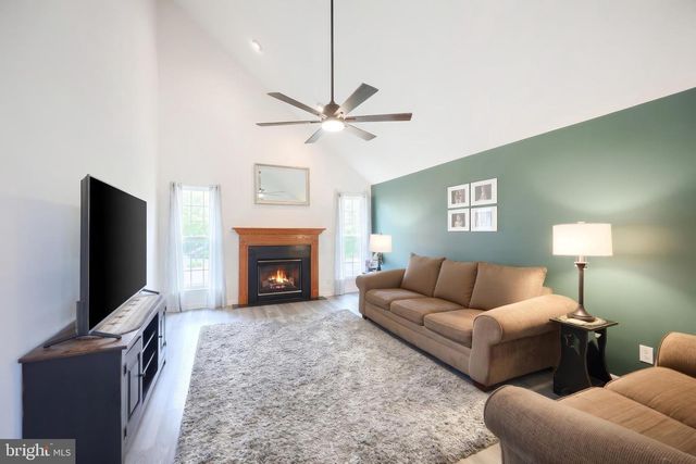 18 FERNDALE RD, Seven Valleys, PA 17360