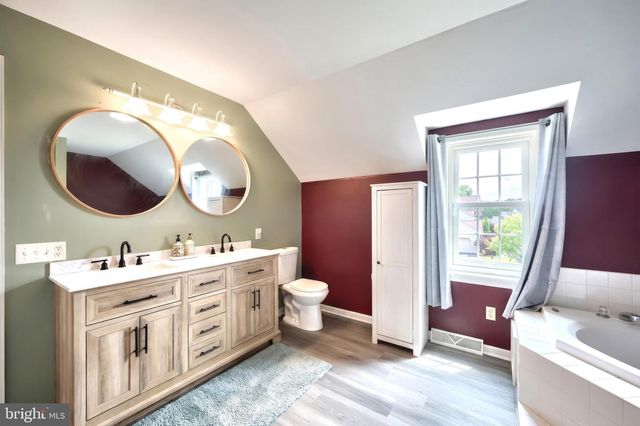 18 FERNDALE RD, Seven Valleys, PA 17360
