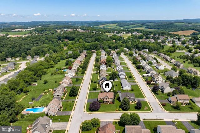18 FERNDALE RD, Seven Valleys, PA 17360