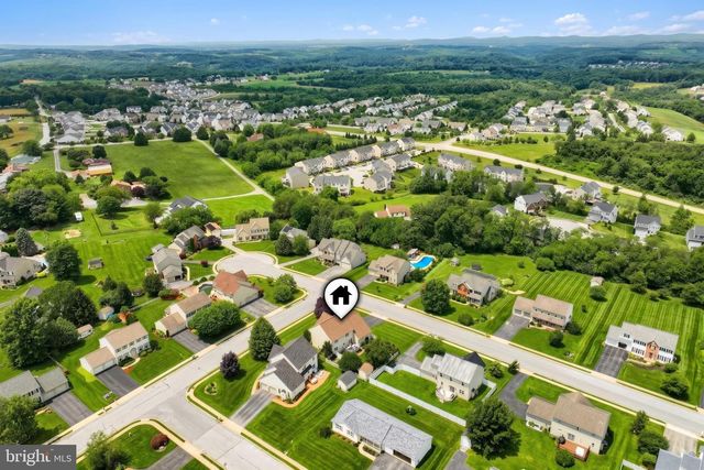 18 FERNDALE RD, Seven Valleys, PA 17360