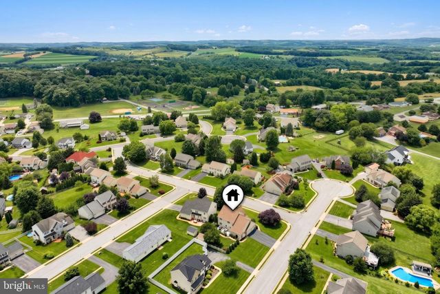 18 FERNDALE RD, Seven Valleys, PA 17360