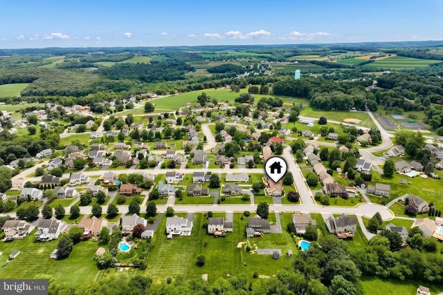 18 FERNDALE RD, Seven Valleys, PA 17360