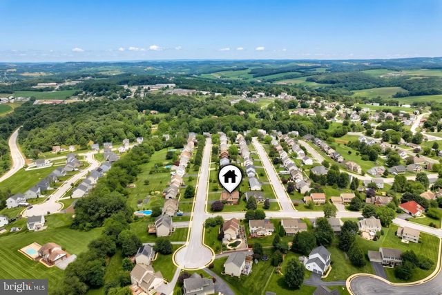 18 FERNDALE RD, Seven Valleys, PA 17360