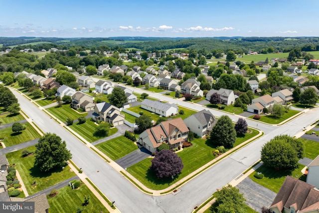 18 FERNDALE RD, Seven Valleys, PA 17360