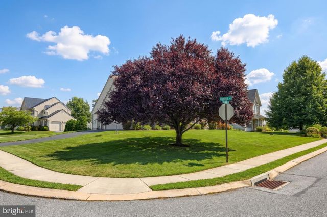 18 FERNDALE RD, Seven Valleys, PA 17360
