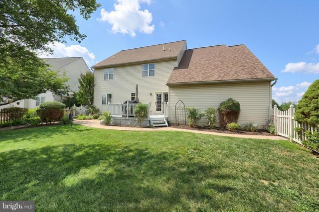 18 FERNDALE RD, Seven Valleys, PA 17360