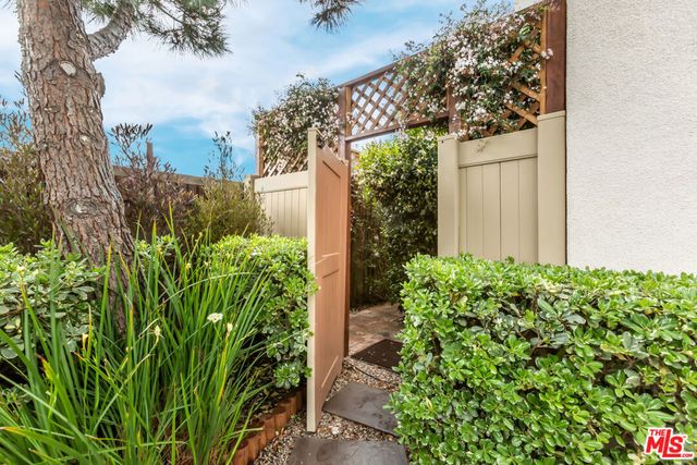 5547 Palm Drive, Hawthorne, CA 90250