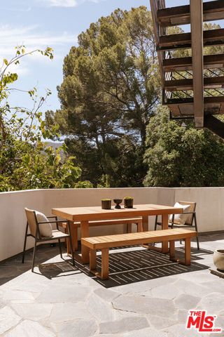 6280 Ivarene Avenue, Los Angeles, CA 90068