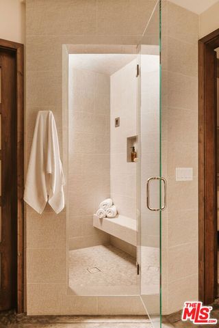 6280 Ivarene Avenue, Los Angeles, CA 90068