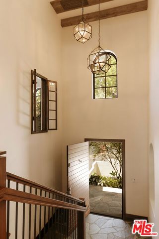 6280 Ivarene Avenue, Los Angeles, CA 90068