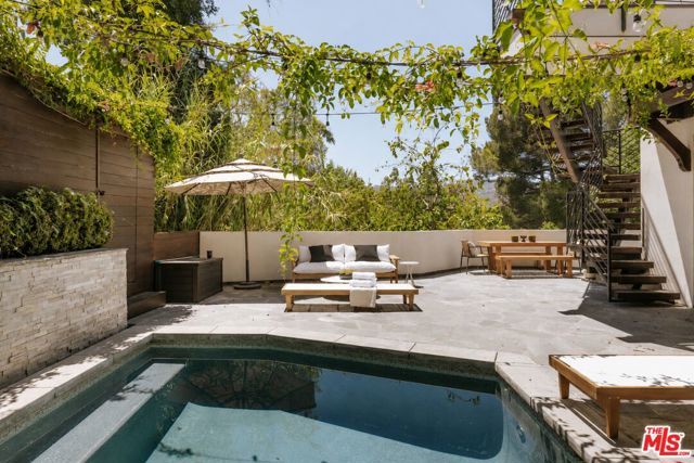 6280 Ivarene Avenue, Los Angeles, CA 90068